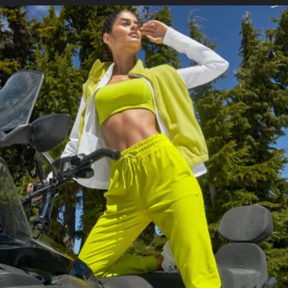 Beyond Yoga Vest - Picture 2 of 14